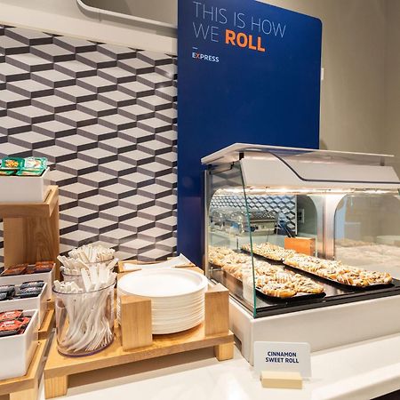 Holiday Inn Express & Suites Kansas City Airport By Ihg Eksteriør billede