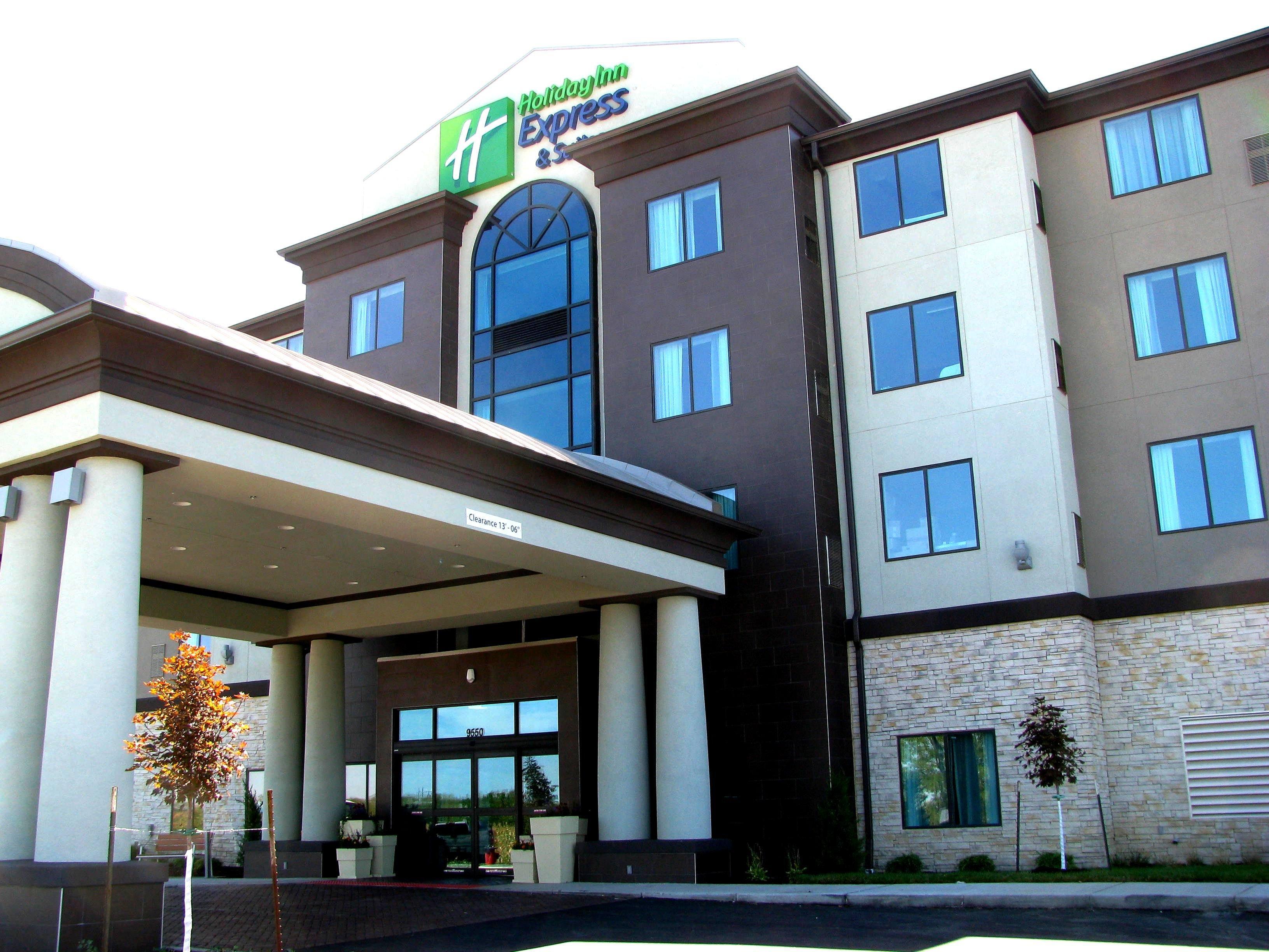 Holiday Inn Express & Suites Kansas City Airport By Ihg Eksteriør billede