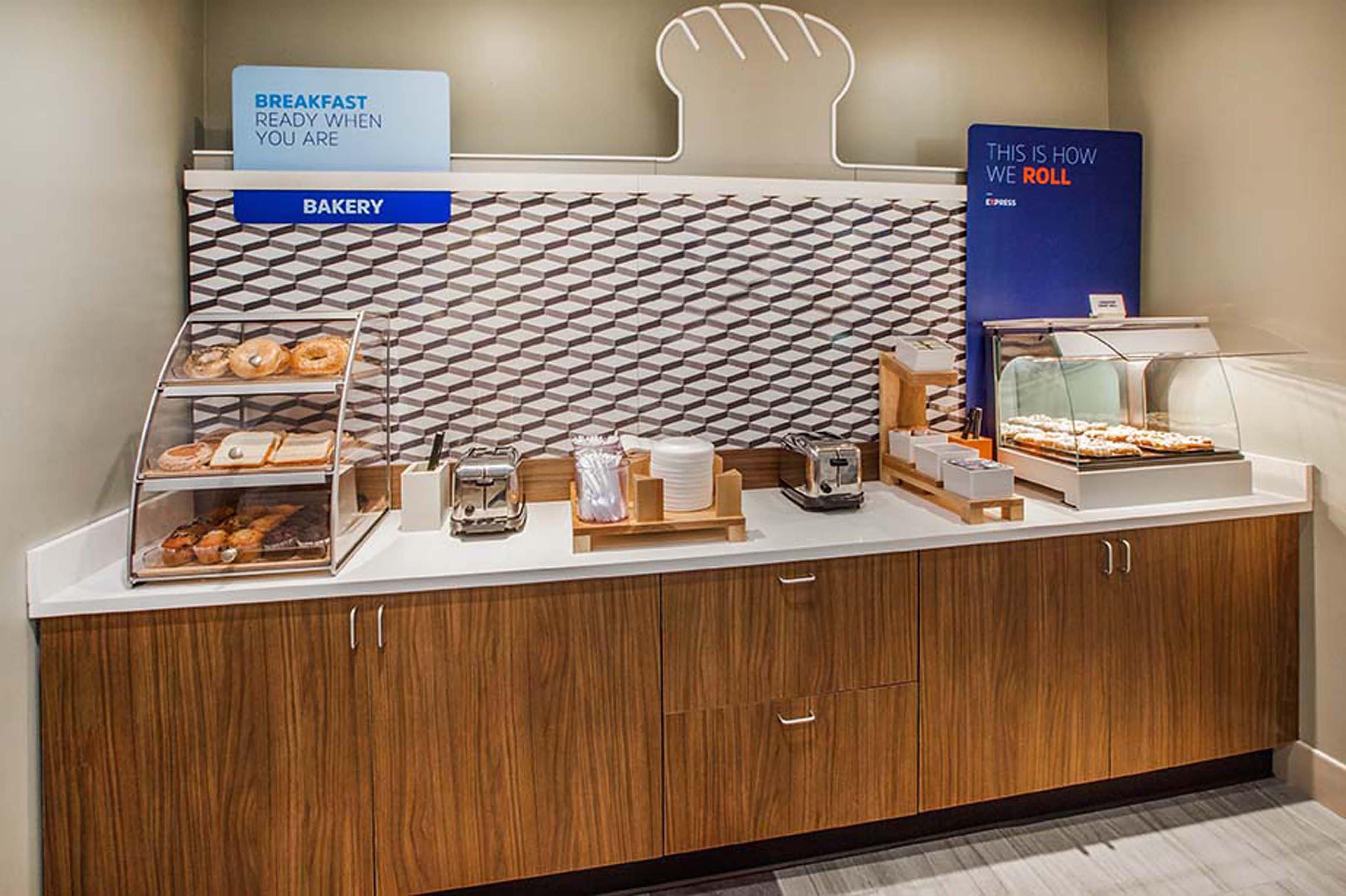 Holiday Inn Express & Suites Kansas City Airport By Ihg Eksteriør billede
