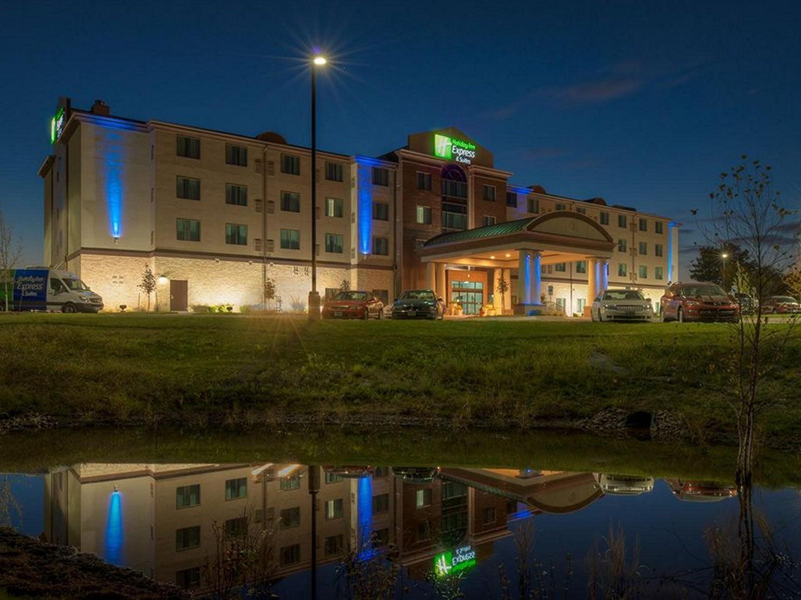 Holiday Inn Express & Suites Kansas City Airport By Ihg Eksteriør billede