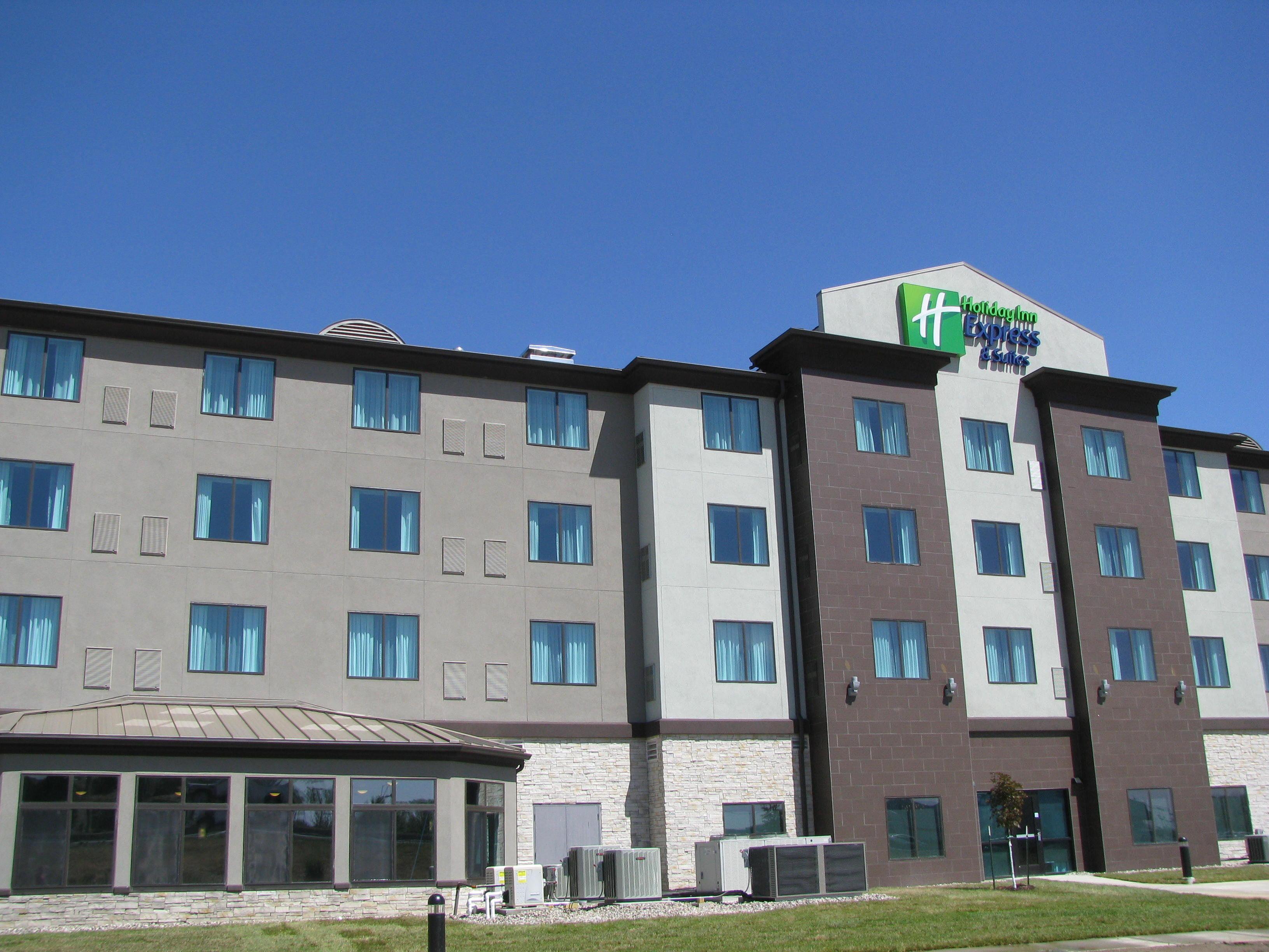 Holiday Inn Express & Suites Kansas City Airport By Ihg Eksteriør billede