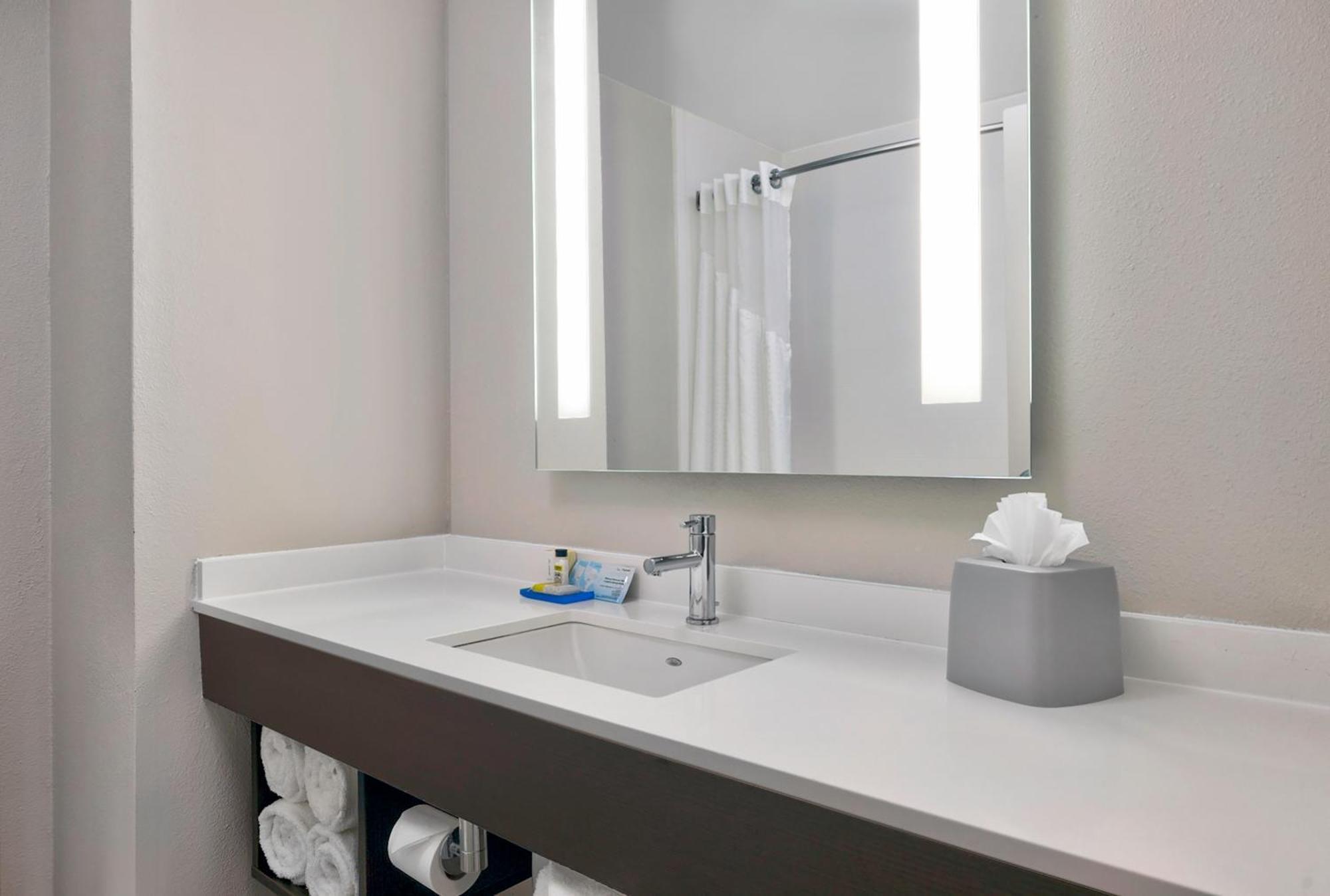 Holiday Inn Express & Suites Kansas City Airport By Ihg Eksteriør billede