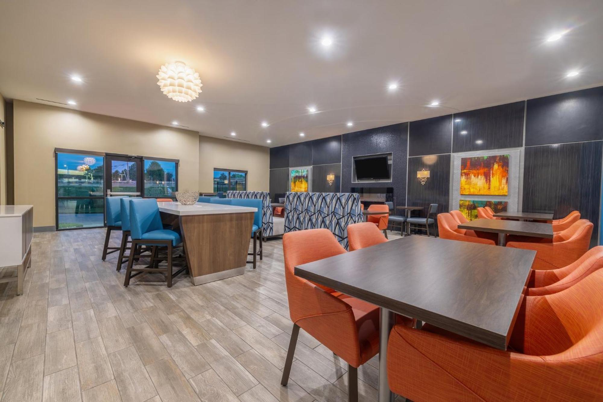 Holiday Inn Express & Suites Kansas City Airport By Ihg Eksteriør billede