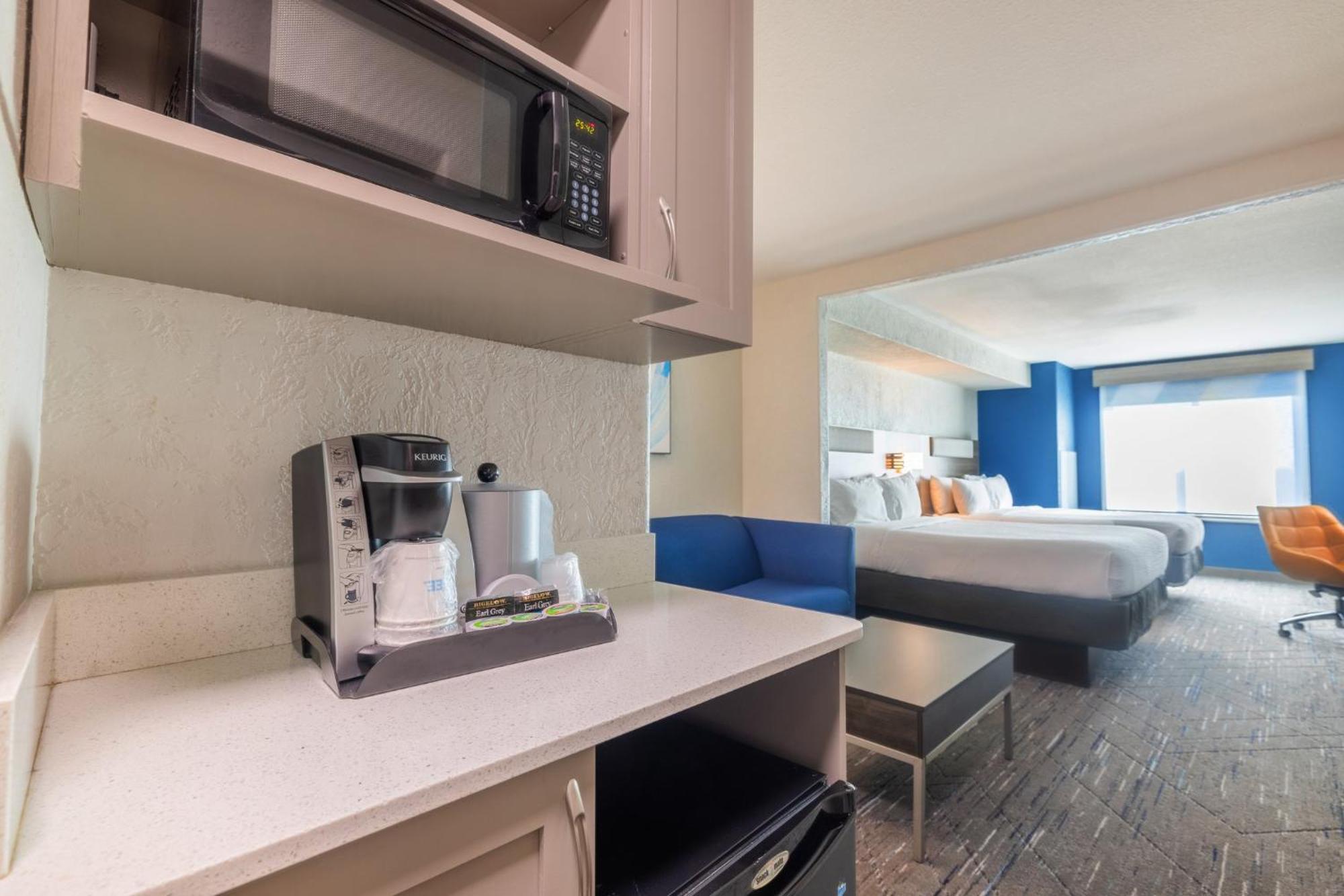 Holiday Inn Express & Suites Kansas City Airport By Ihg Eksteriør billede