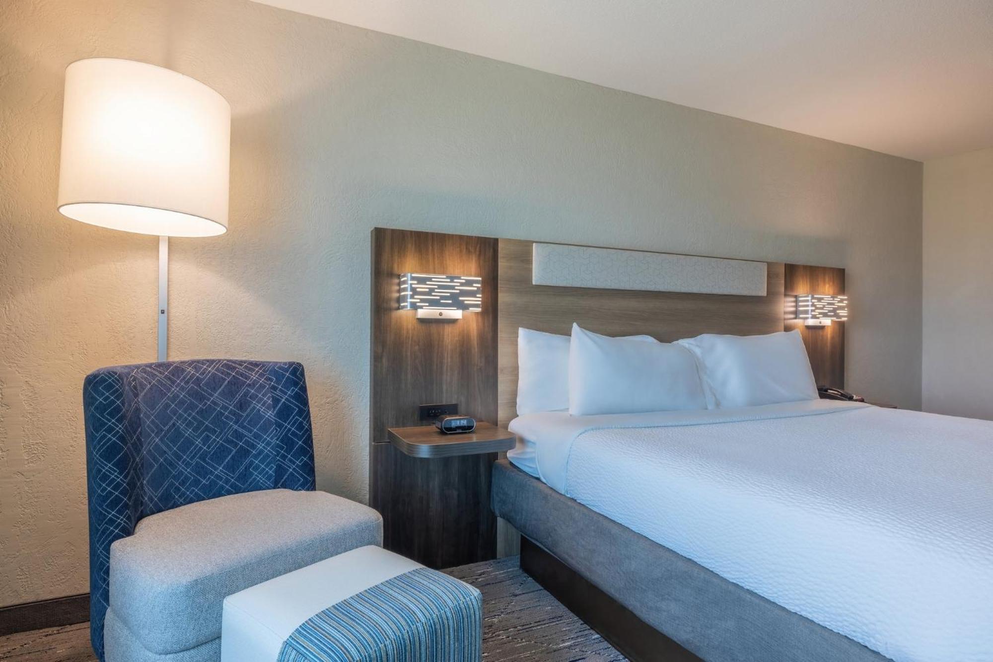 Holiday Inn Express & Suites Kansas City Airport By Ihg Eksteriør billede