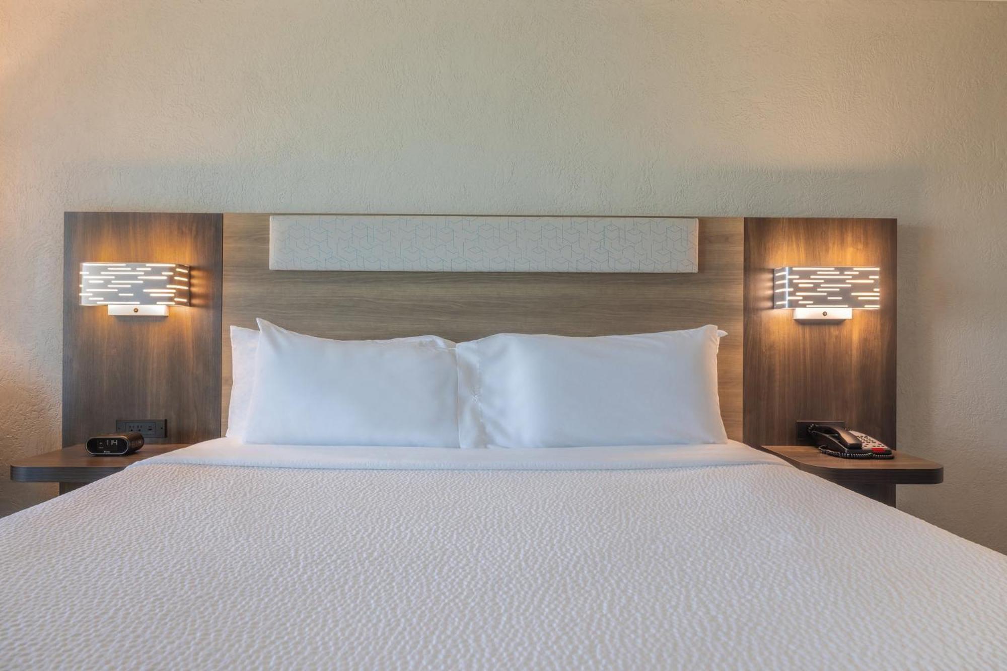 Holiday Inn Express & Suites Kansas City Airport By Ihg Eksteriør billede
