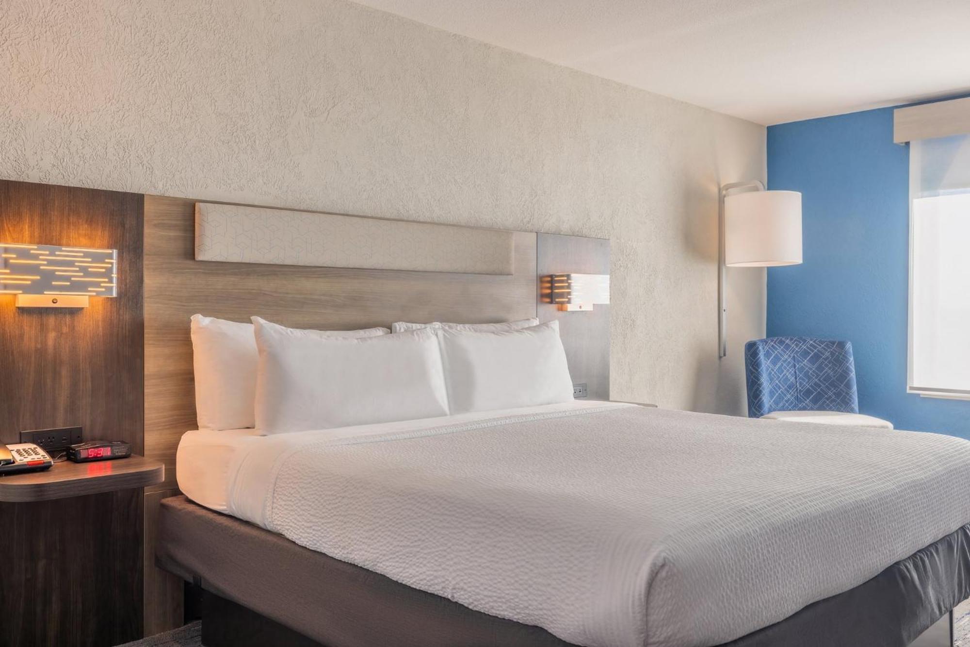 Holiday Inn Express & Suites Kansas City Airport By Ihg Eksteriør billede