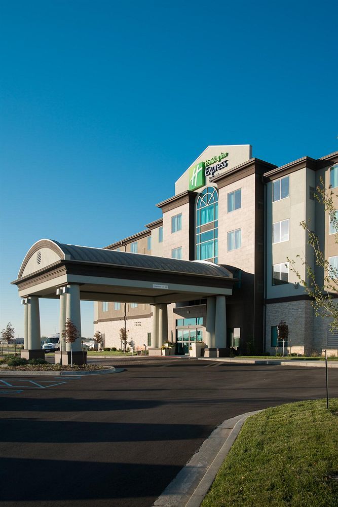 Holiday Inn Express & Suites Kansas City Airport By Ihg Eksteriør billede